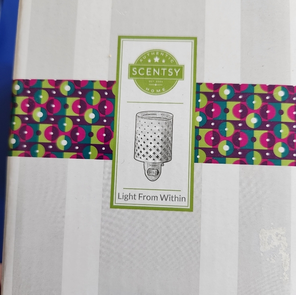 Scentsy Mini Warmer - Picture 1 of 3